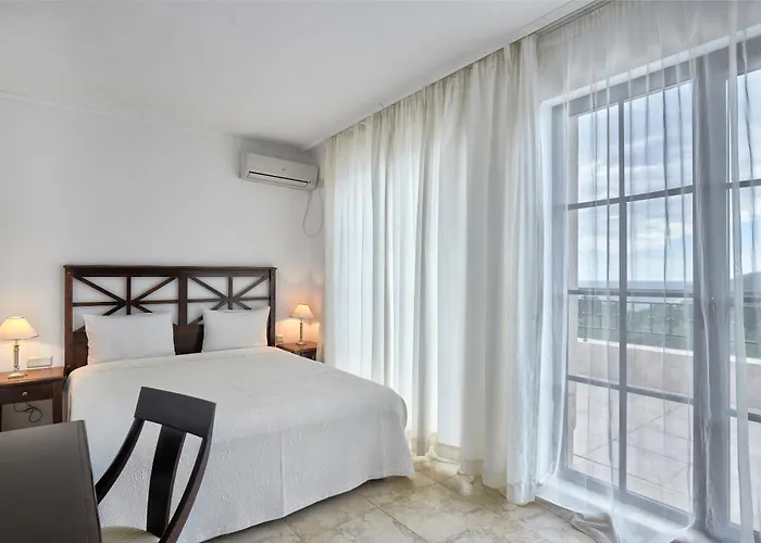 Тhe Cliff Obzor Bay And Holiday Apartments